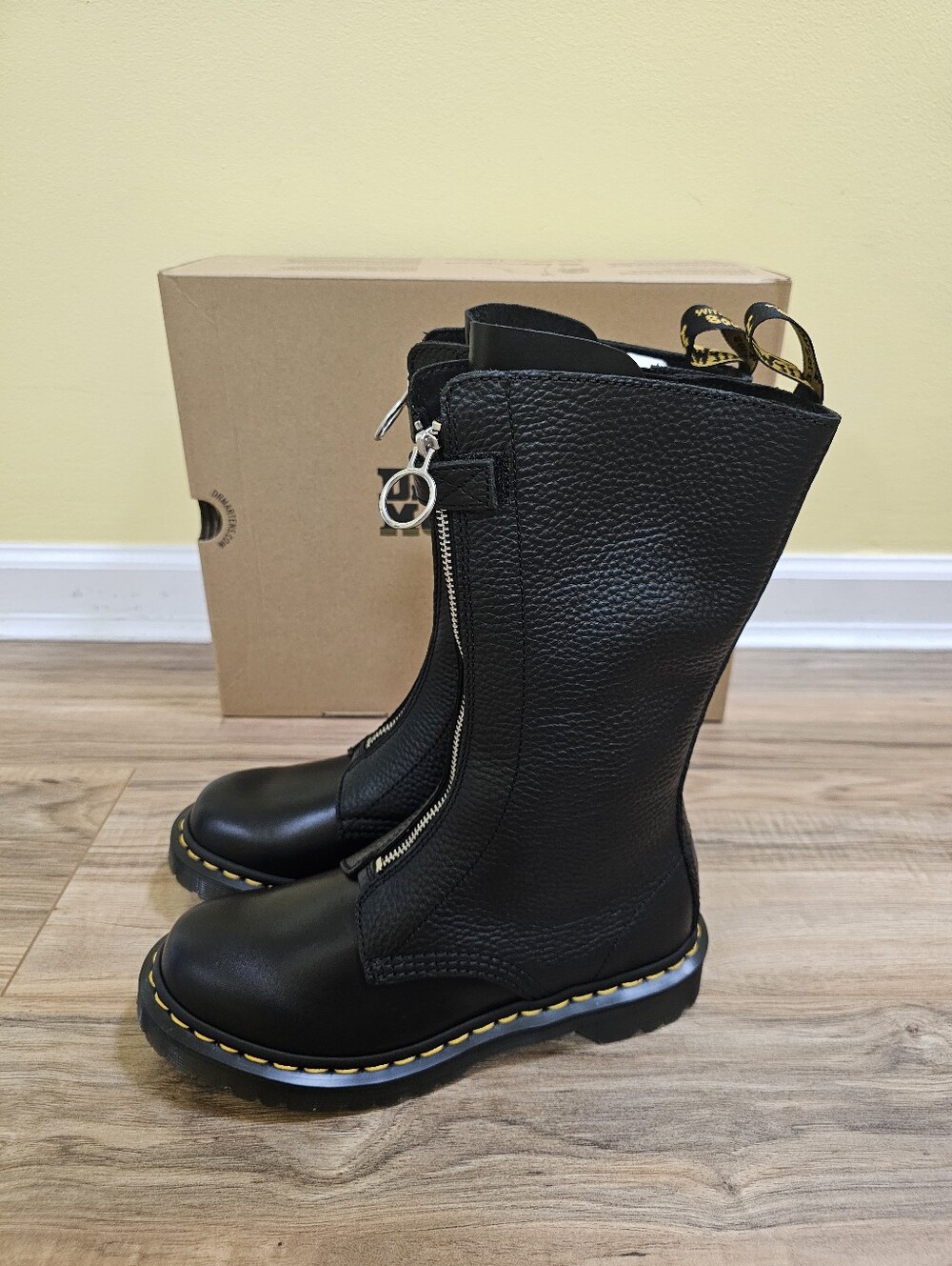 DR. MARTENS 1B99 FRONT ZIP LEATHER BOOTS - Picture 5 of 14